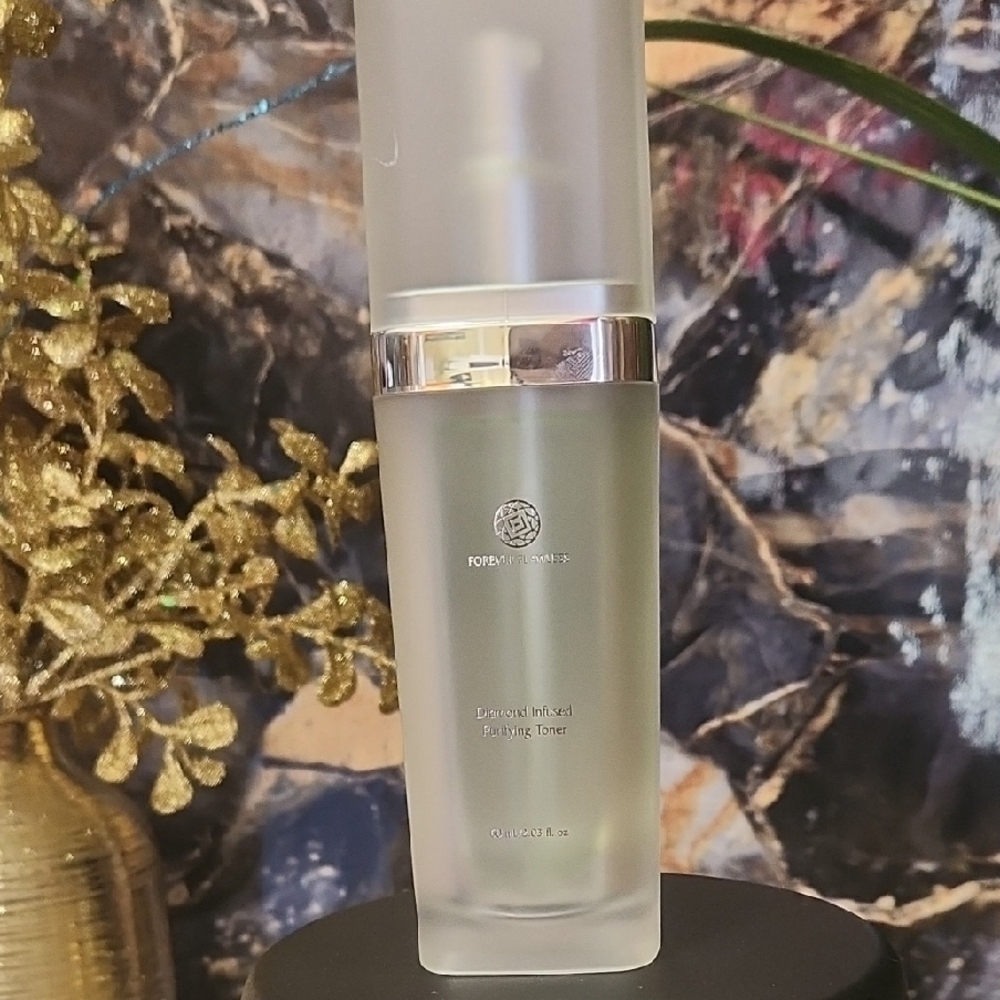 Forever Flawless Diamond Infused Purifying Toner 60ml/2.03oz.